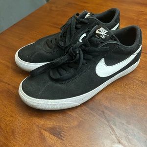 Women’s Nike Bruin SB 8.5